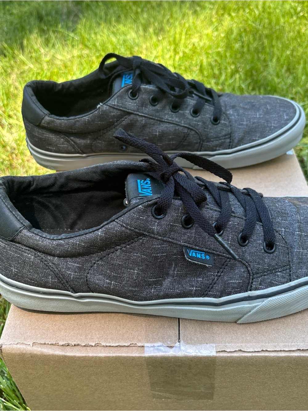 Vans Men’s Dark Gray Canvas Low-Top Off The Wall with Black Laces